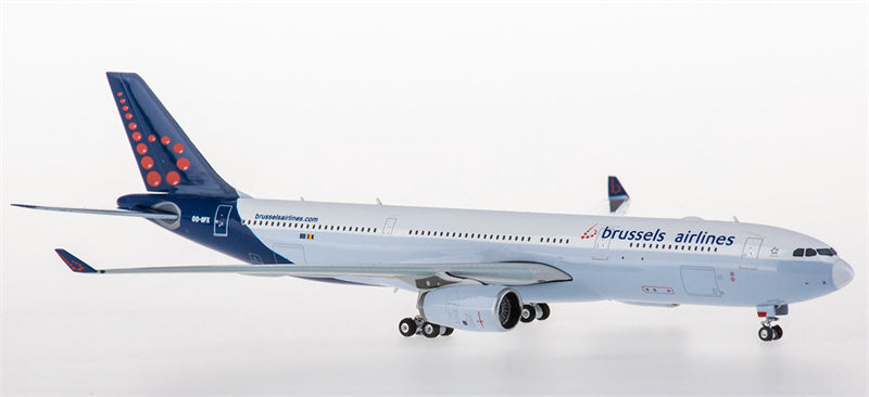 Phoenix Brussels Airlines Airbus A330-300 OO-SFX 1:400 Diecast Model view 2