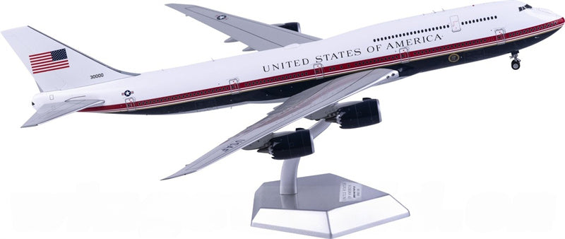 SQ Wings USAF Boeing 747-8 30000 1:200 Diecast Model view 4