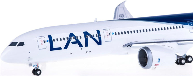 Herpa LAN Airlines Boeing 787-9 CC-BGA 1:200 ABS Model view 3