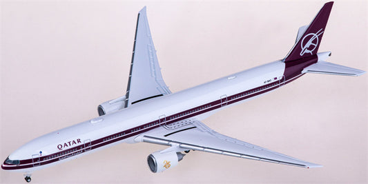 Herpa Qatar Boeing 777-300ER A7-BAC 1:500 Diecast Model view 1
