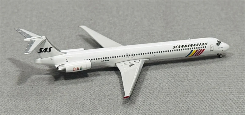 Phoenix 1:400 SAS McDonnell Douglas MD-82 LN-RMN  DIECAST Model