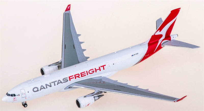 JC Wings Qantas Freight Airbus A330-200P2F VH-EBE 1:400 Diecast Model view 2
