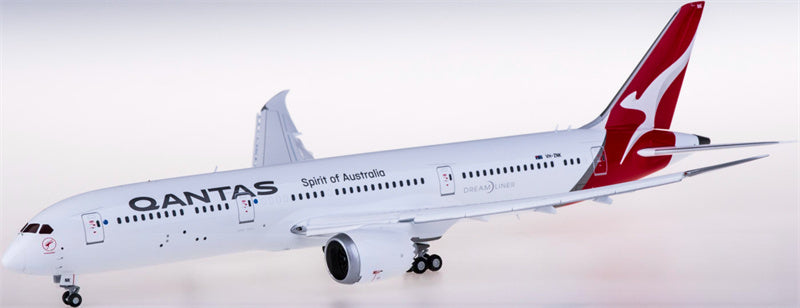 Geminijets Qantas Boeing 787-9 VH-ZNK Flaps Down 1:200 Diecast Model view 1