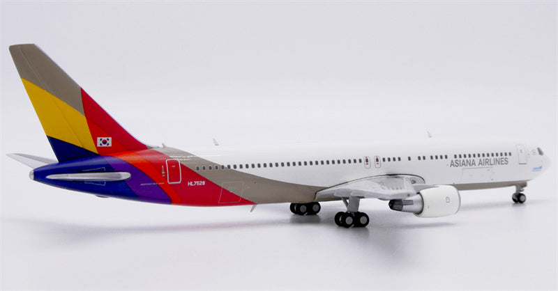 JC Wings Asiana Boeing 767-300 HL7528 1:400 Aircraft Model