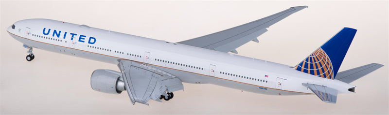 JC Wings United Airlines Boeing 777-300ER N2534U Flaps Down 1:200 Diecast Model view 2