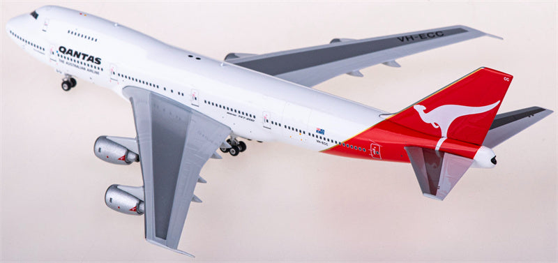 Phoenix Qantas Boeing 747-200 VH-ECC 1:400 Diecast Model view 4