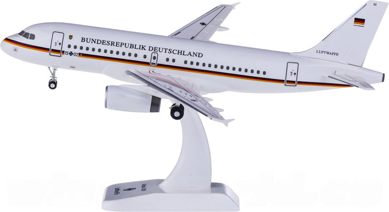 Hogan Luftwaffe Airbus A319 15+02 1:200 ABS Model view 3