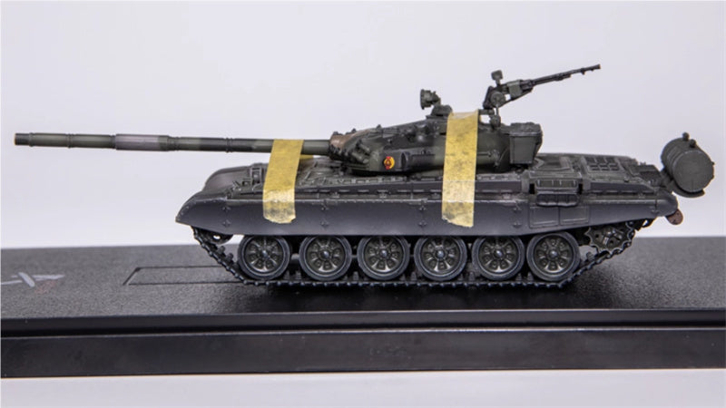 ARTISAN East German T-72G main battle tank Camouflage style new version 1:72 Tank Pre-built Model