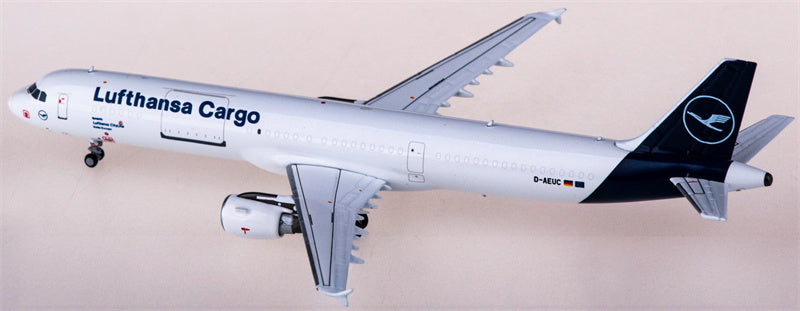 NG Models Lufthansa Cargo Airbus A321 D-AEUC 1:400 Diecast Model view 3