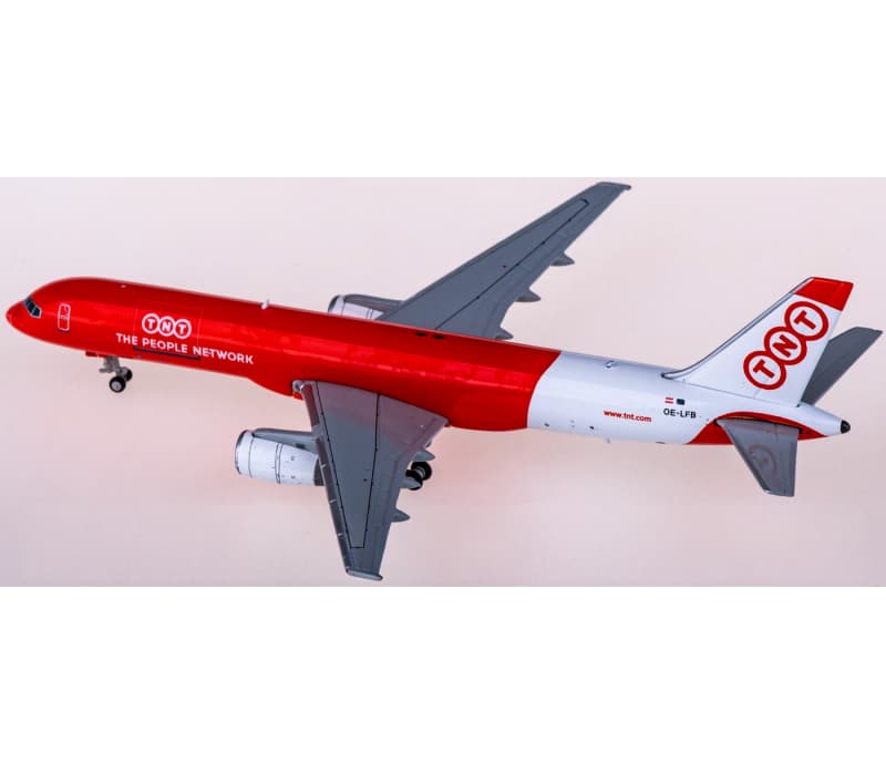 JC Wings TNT Boeing 757-200PF OE-LFB 1:400 Aircraft Pre-built  Airliner Model Display