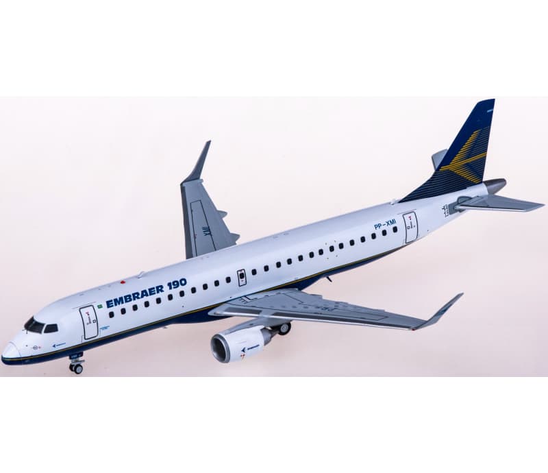 JC Wings Embraer ERJ-190-100 PP-XMI 1:200 Aircraft Pre-built  Airliner Model Display