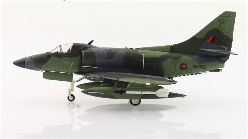 HOBBY MASTER A4K Skyhawk Lizard Scheme NZ6201 2 Squadron RNZAF New Zealand 1987 1:72 Aircraft Pre-built Model