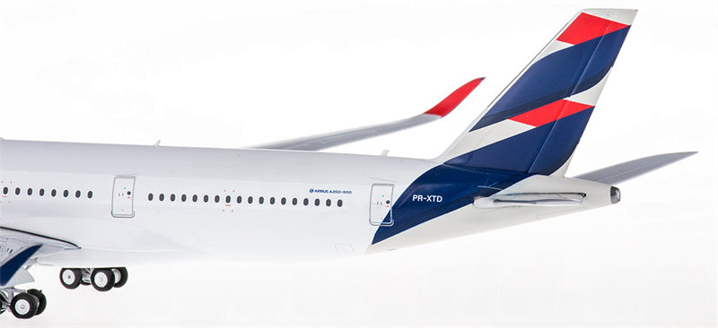 Phoenix LATAM Airbus A350-900 PR-XTD 1:200 Diecast Model view 5