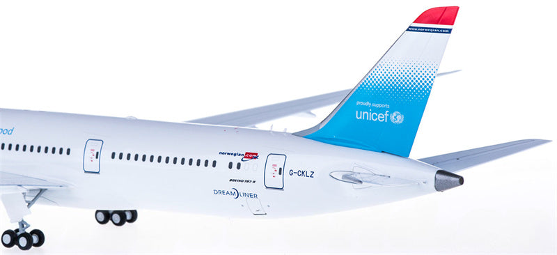 JC Wings Norwegian Air Shuttle Boeing 787-9 G-CKLZ 1:200 Diecast Model view 3