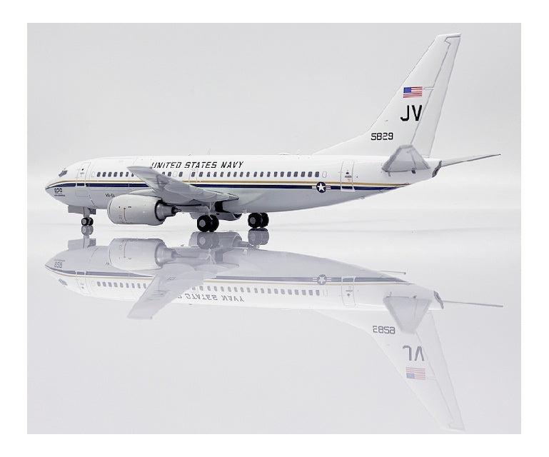 JC Wings 1:200 US Navy Boeing C-40A Clipper 165829  DIECAST Model