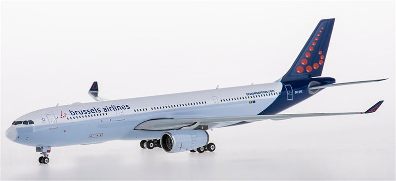 Phoenix Brussels Airlines Airbus A330-300 OO-SFX 1:400 Diecast Model view 5