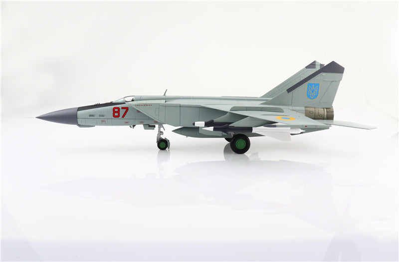 HOBBY MASTER MIG-25PDS Foxbat Red 87 933rd FAR Air Defense of Ukraine 1995 1/72 Aircraft Pre-built Model
