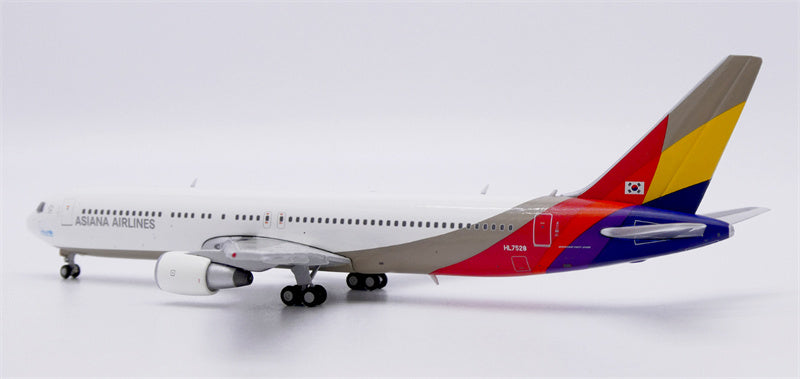 JC Wings Asiana Boeing 767-300 HL7528 1:400 Aircraft Model