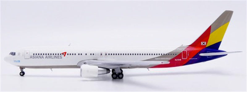 JC Wings Asiana Boeing 767-300 HL7248 1:400 Diecast Model view 1