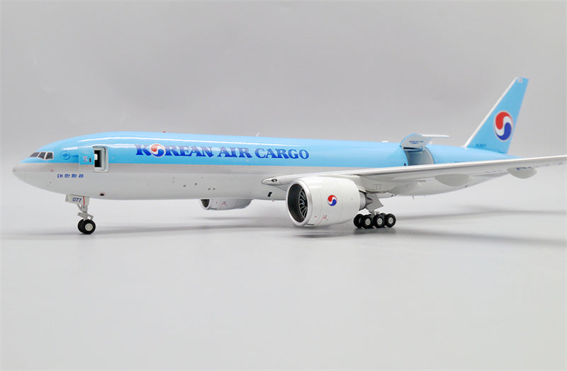 JC Wings Korean Air Cargo Boeing 777-200LRF HL8077 1:200 Diecast Model view 1