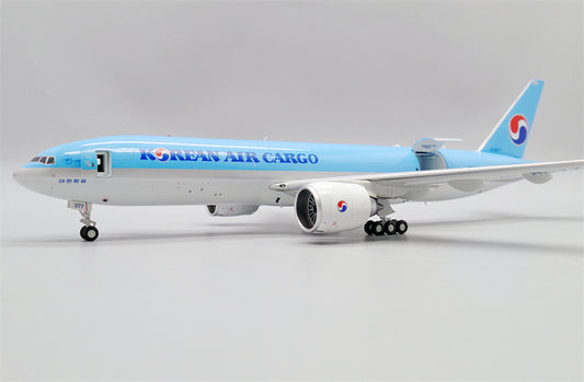 JC Wings Korean Air Cargo Boeing 777-200LRF HL8077 1:200 Diecast Model view 1