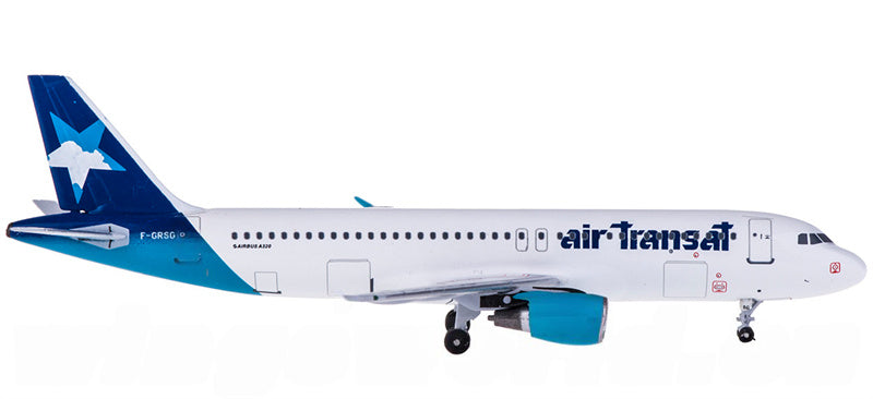 AeroClassics Air Transat Airbus A320 F-GRSG 1:400 Diecast Model view 3