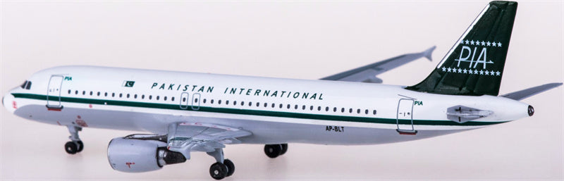AeroClassics PIA Airbus A320 AP-BLT retro livery 1:400 Diecast Model view 2