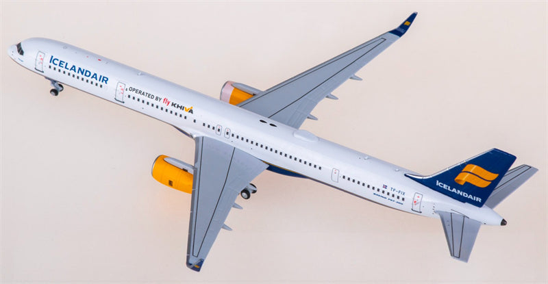 NG Models Icelandair Boeing 757-300 TF-FIX 1:400 Diecast Model view 3