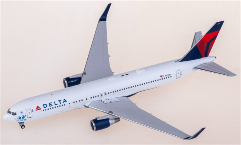 Panda Delta Air Lines Boeing 767-300ER N171DZ 1:400 Diecast Model view 2
