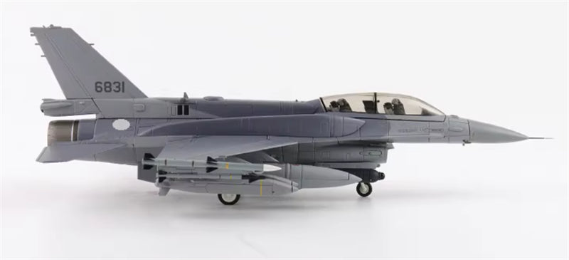 HOBBY MASTER ROCAF F-16D 401st TFW 1:72 Model 2025 w/IRST pod, GBU-39, AGM-154, AGM-88  6831