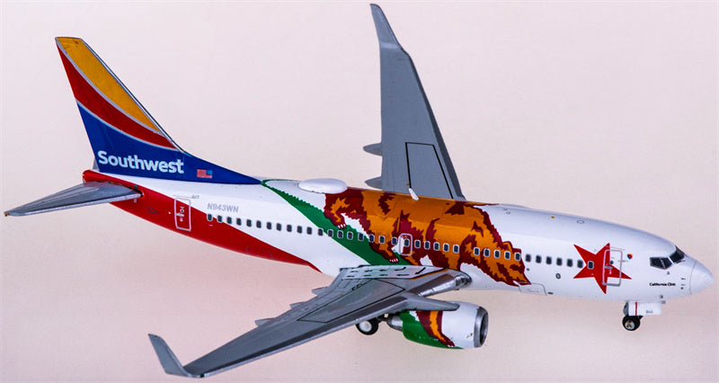 Geminijets Southwest Airlines Boeing 737-700 N943WN California One 1:400 Diecast Model view 3
