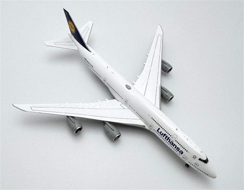 YY Wings Lufthansa Airlines Boeing 747-8 D-ABYD 1:400 Diecast Model view 4