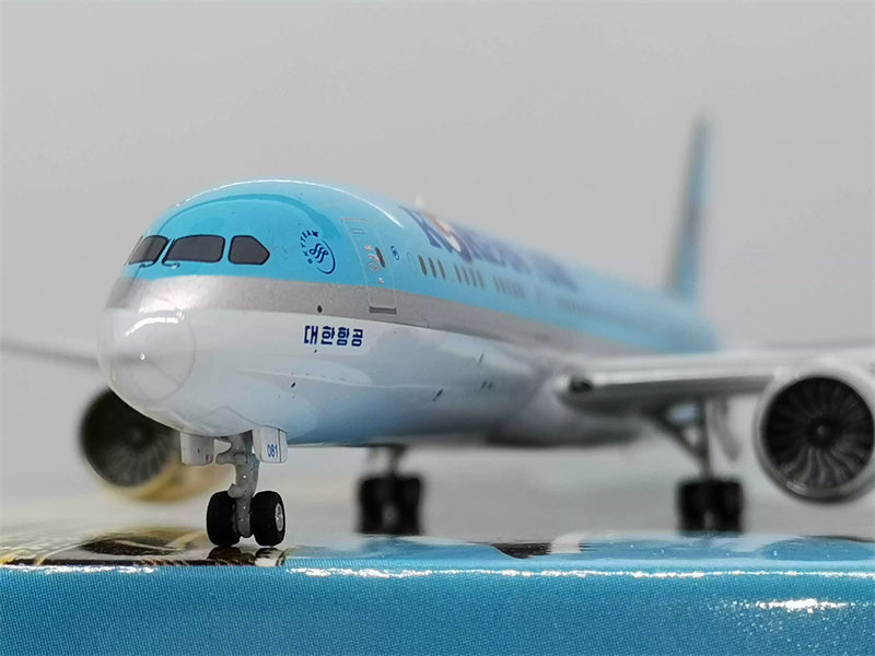 Phoenix Korean Air Boeing B787-9 HL8081 First 1:400 Model view 2