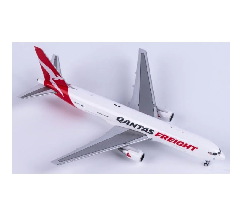 Panda Model 1:400 Qantas Boeing 767-300 VH-EFR  DIECAST Model
