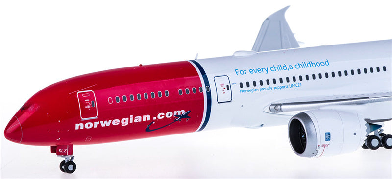 JC Wings Norwegian Air Shuttle Boeing 787-9 G-CKLZ 1:200 Diecast Model view 5
