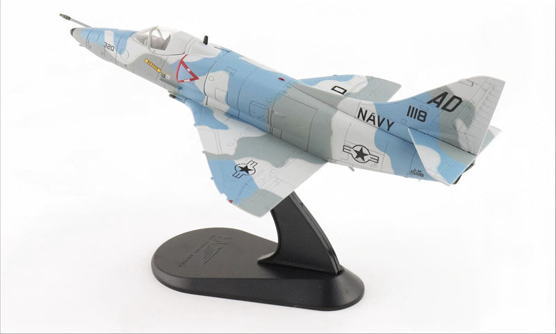 HOBBY MASTER US Navy A-4E VA-43 Challengers 1:72 Model 1975 Aggressor Scheme 151118