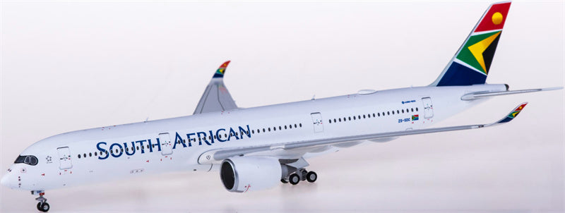 Geminijets South African Airways Airbus A350-900 ZS-SDC 1:400 Diecast Model view 1