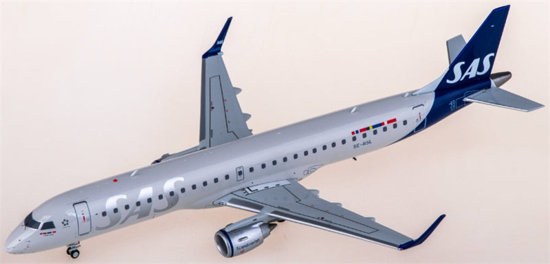 JC Wings Scandinavian Airlines SAS Embraer ERJ-195LR SE-RSL 1:200 Diecast Model view 2