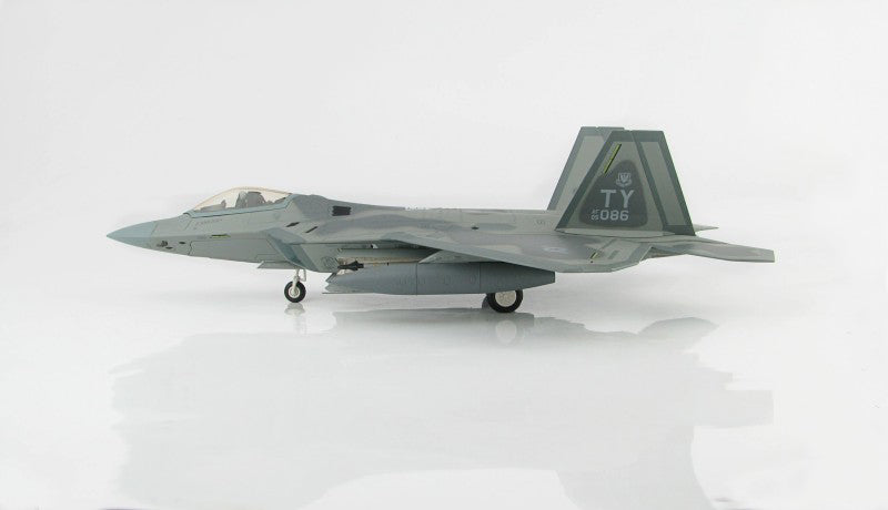HOBBYMASTER USAF / RAF Lakenheath F-22A 95th FS 1:72 Model 2016   05-4086