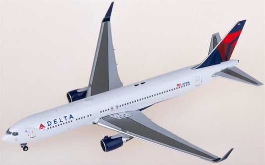 NG Models Delta Air Lines Boeing 767-300ER N174DN 1:400 Diecast Model view 1
