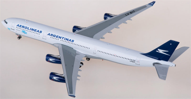 Phoenix Aerolineas Argentinas Airbus A340-300 LV-BIT 1:400 Diecast Model view 4