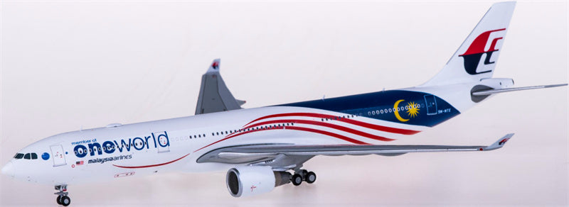 JC Wings Malaysia Airlines Airbus A330-300 9M-MTE member of oneworld 1:400 Diecast Model view 1