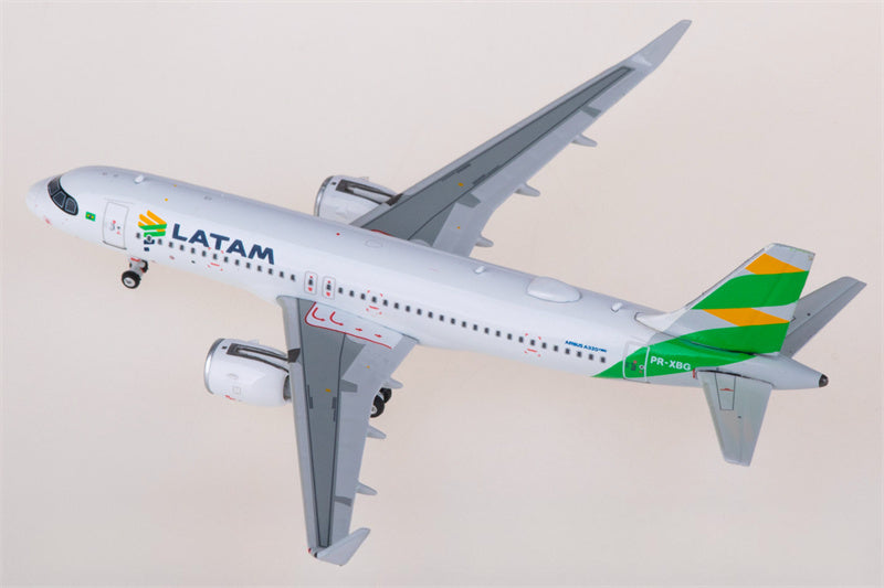 Phoenix LATAM Airbus A320neo PR-XBG 1:400 Diecast Model view 2