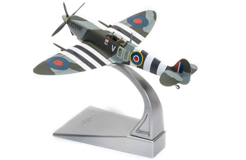 CORGI Supermarine Spitfire MkIXe ML407 Sq Ldr John 'Johnnie' Houlton 1:72 Airplane Pre-built Model