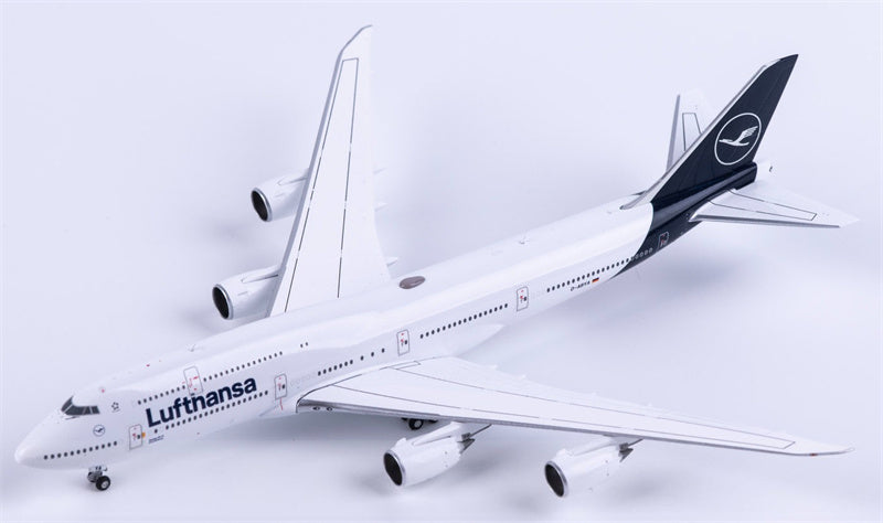 Geminijets Lufthansa Boeing 747-8 D-ABYA 1:400 Diecast Model view 2