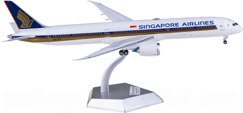 SQ Wings Singapore Airlines Boeing 787-10 9V-SCN 1:200 Diecast Model view 1