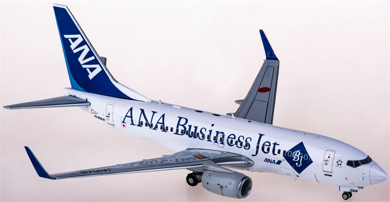 JC Wings ANA Boeing 737-700 JA10AN 1:200 Diecast Model view 1
