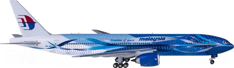 Phoenix Malaysia Airlines Boeing 777-200 9M-MRD freedom of space 1:400 Diecast Model view 4