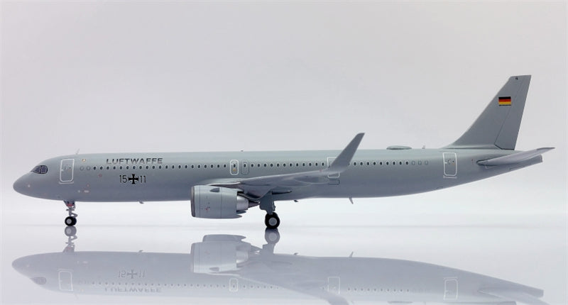 JC Wings Luftwaffe Airbus A321neo 15+11 1:200 Diecast Model view 4