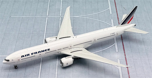 Phoenix 1:400 Air France B777-300 F-GZNC DIECAST Model